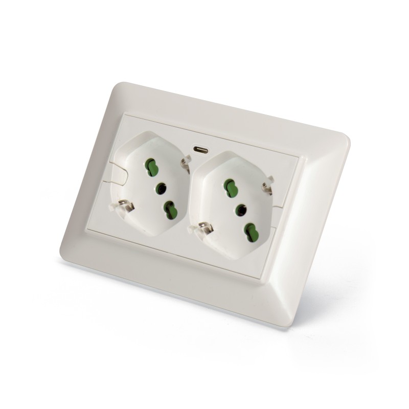 Multipresa Incasso Opera Plus 2 prese Bipasso P40 + 1 USB-C per serie Bticino Matix