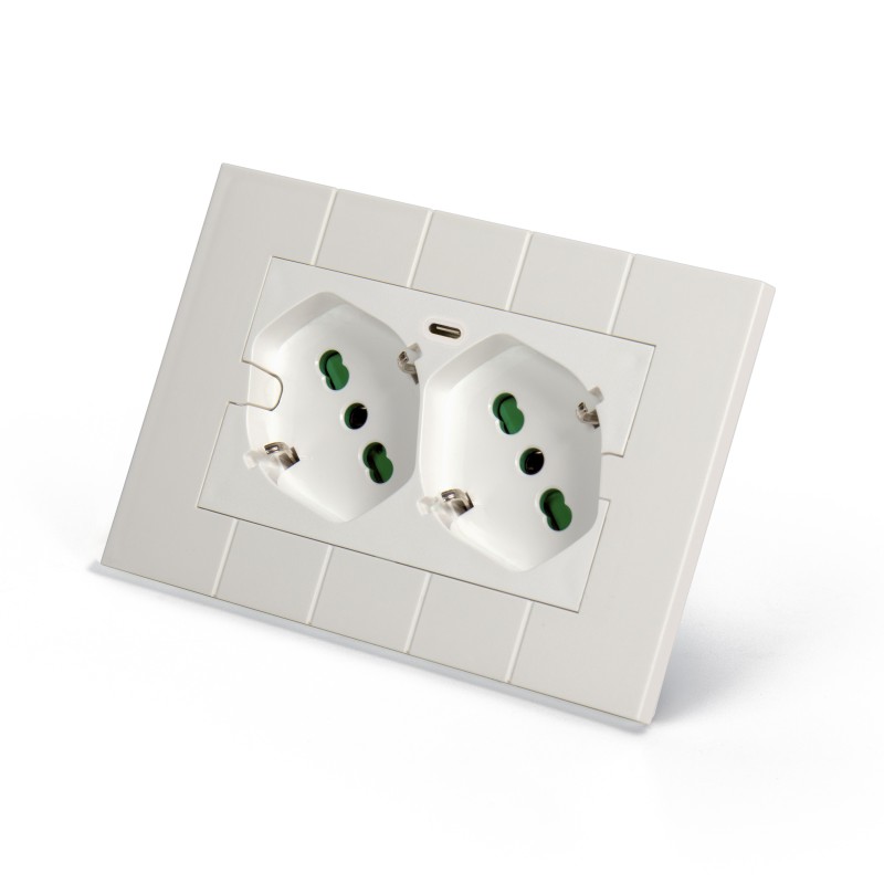 Multipresa Incasso Opera Plus 2 prese Bipasso P40 + 1 USB-C per serie Bticino Living Now bianca